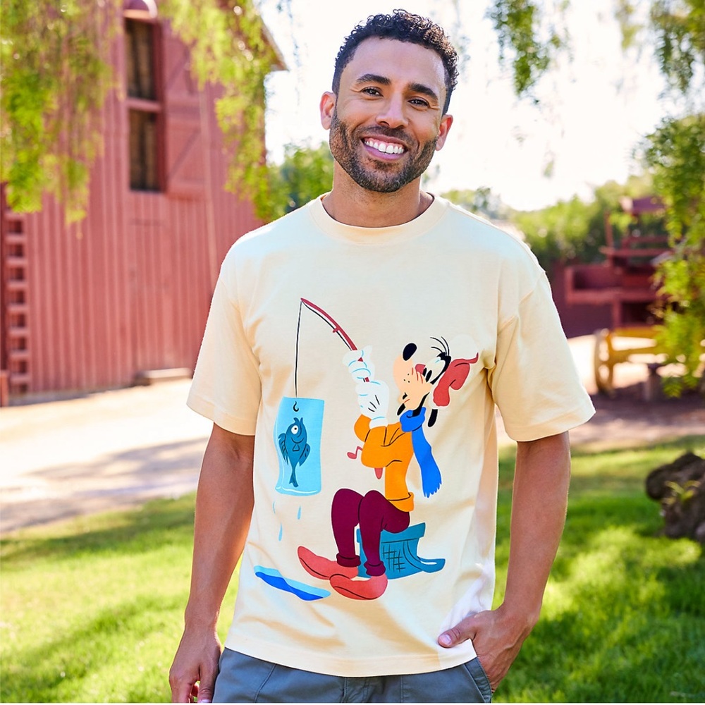 Disney Goofy And Donald Ice Fishing Tee Adult Size Men’s XS
